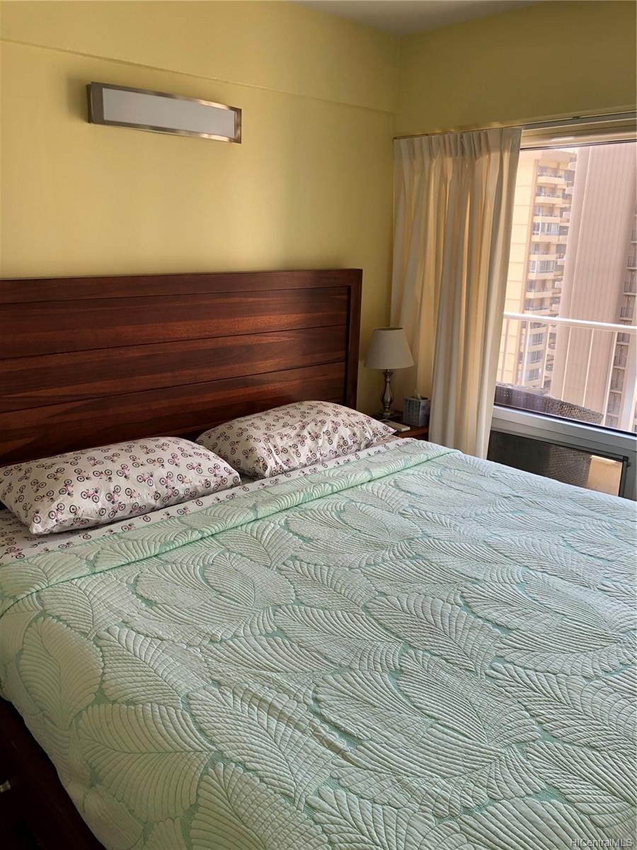 303 Liliuokalani Avenue  Unit 1104