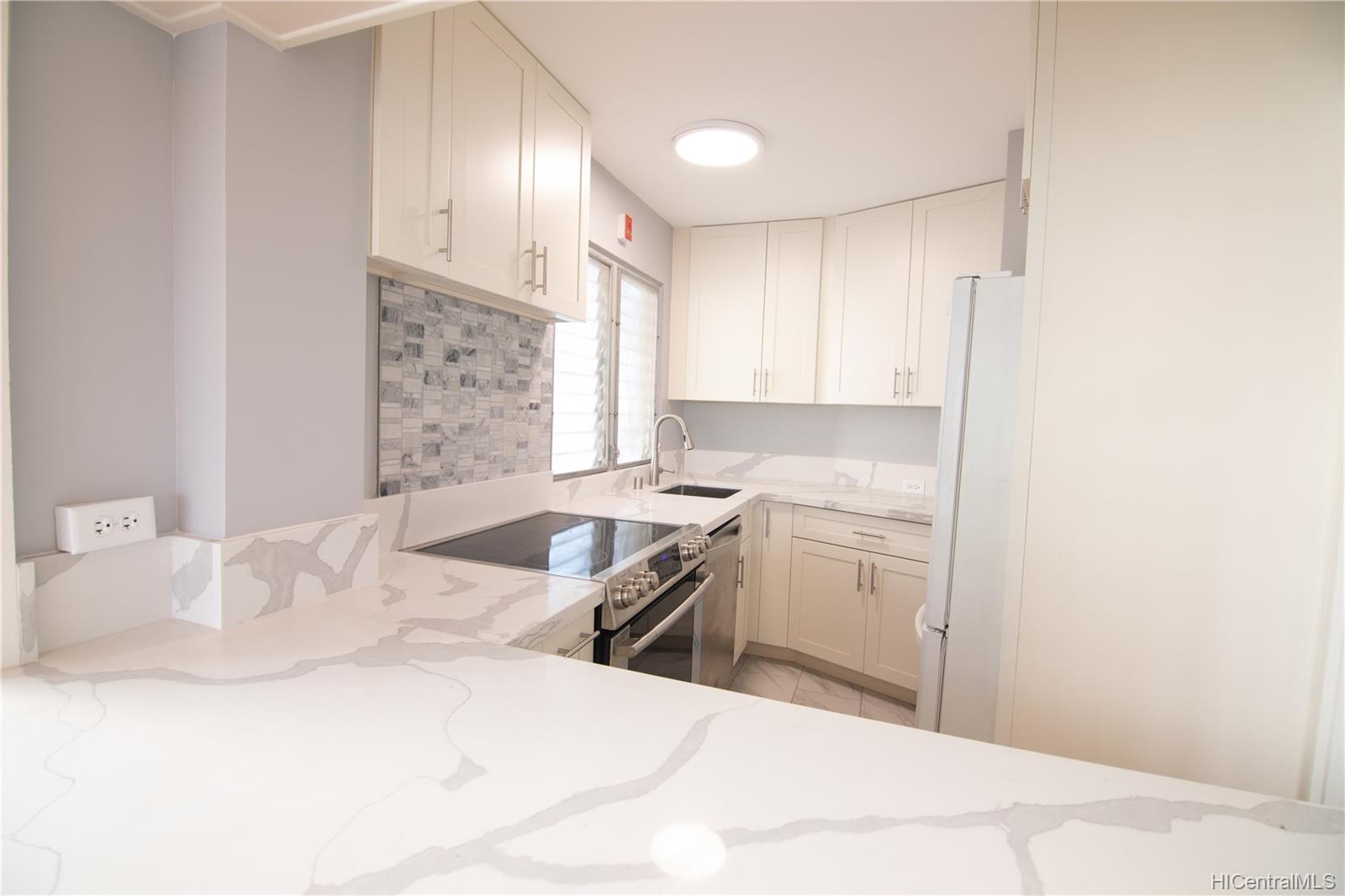 2957 Kalakaua Avenue  Unit 415