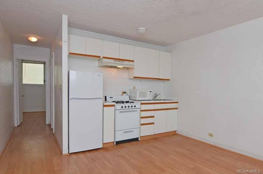 1867 Kaioo Drive  Unit 404