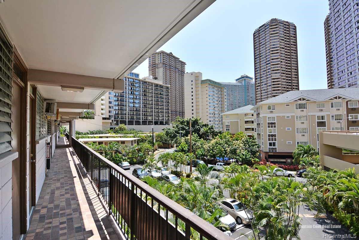 1867 Kaioo Drive  Unit 404