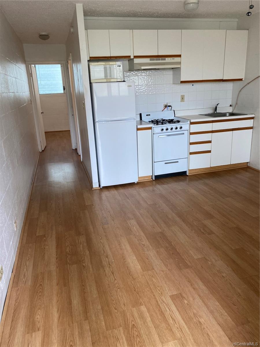 1867 Kaioo Drive  Unit 404