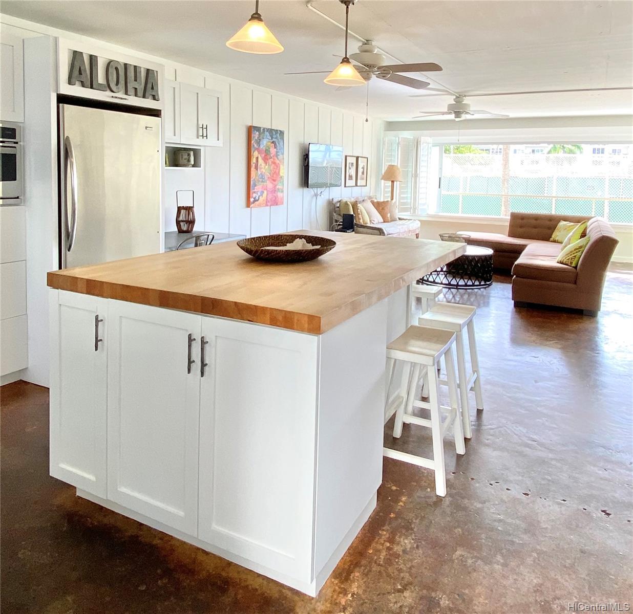 2895 Kalakaua Avenue  Unit 207