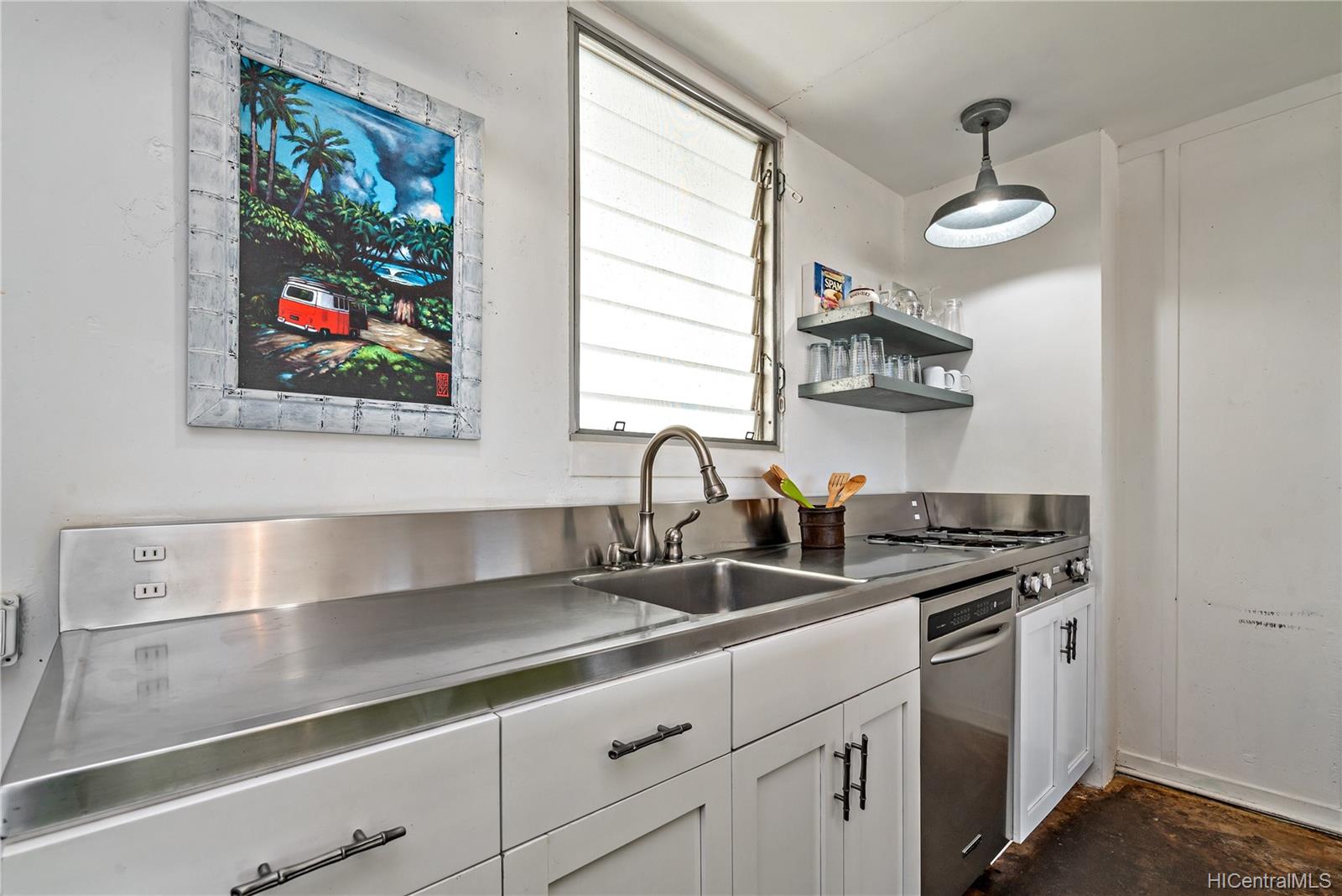 2895 Kalakaua Avenue  Unit 207