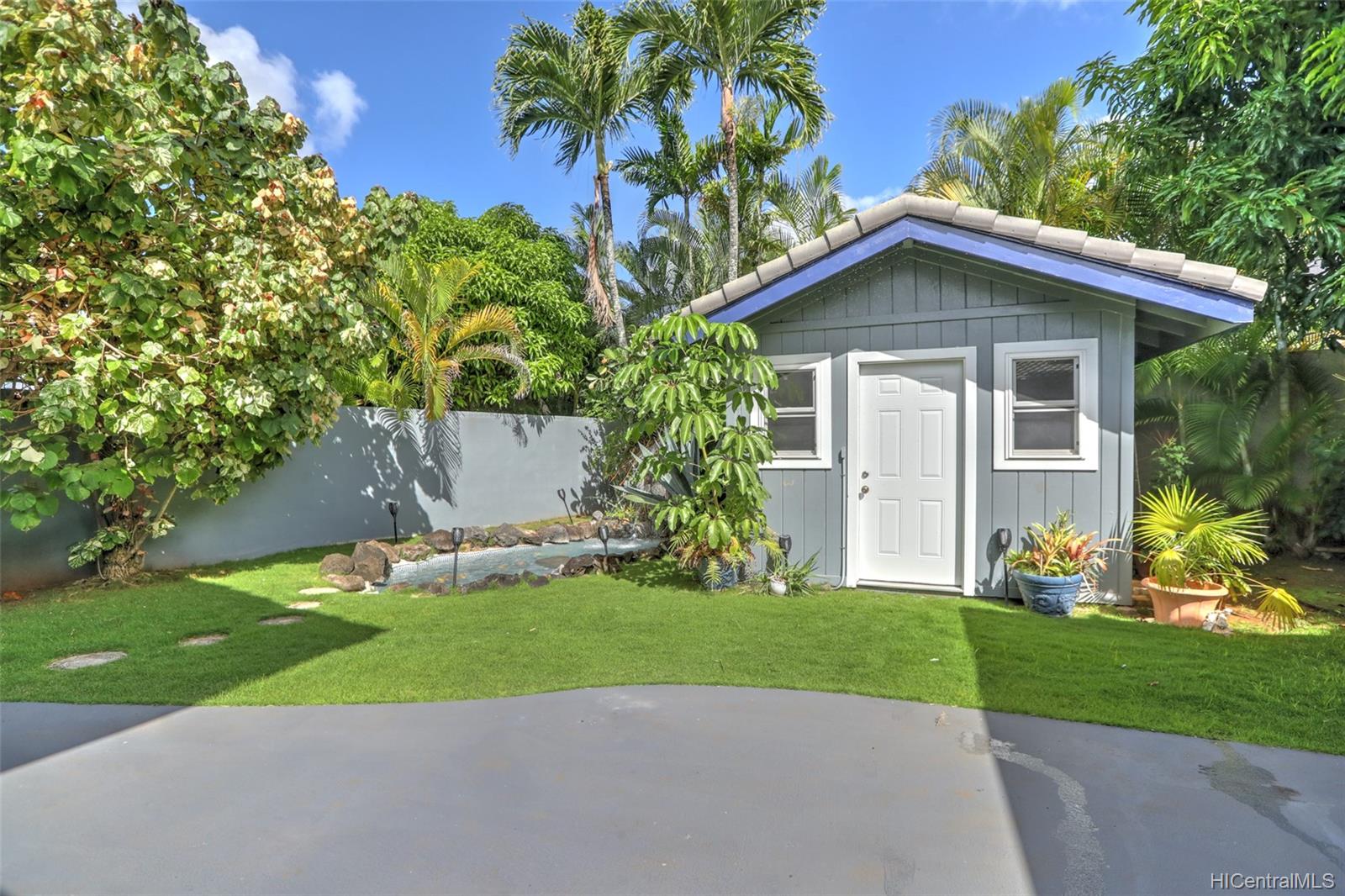 6 N Kalaheo Avenue