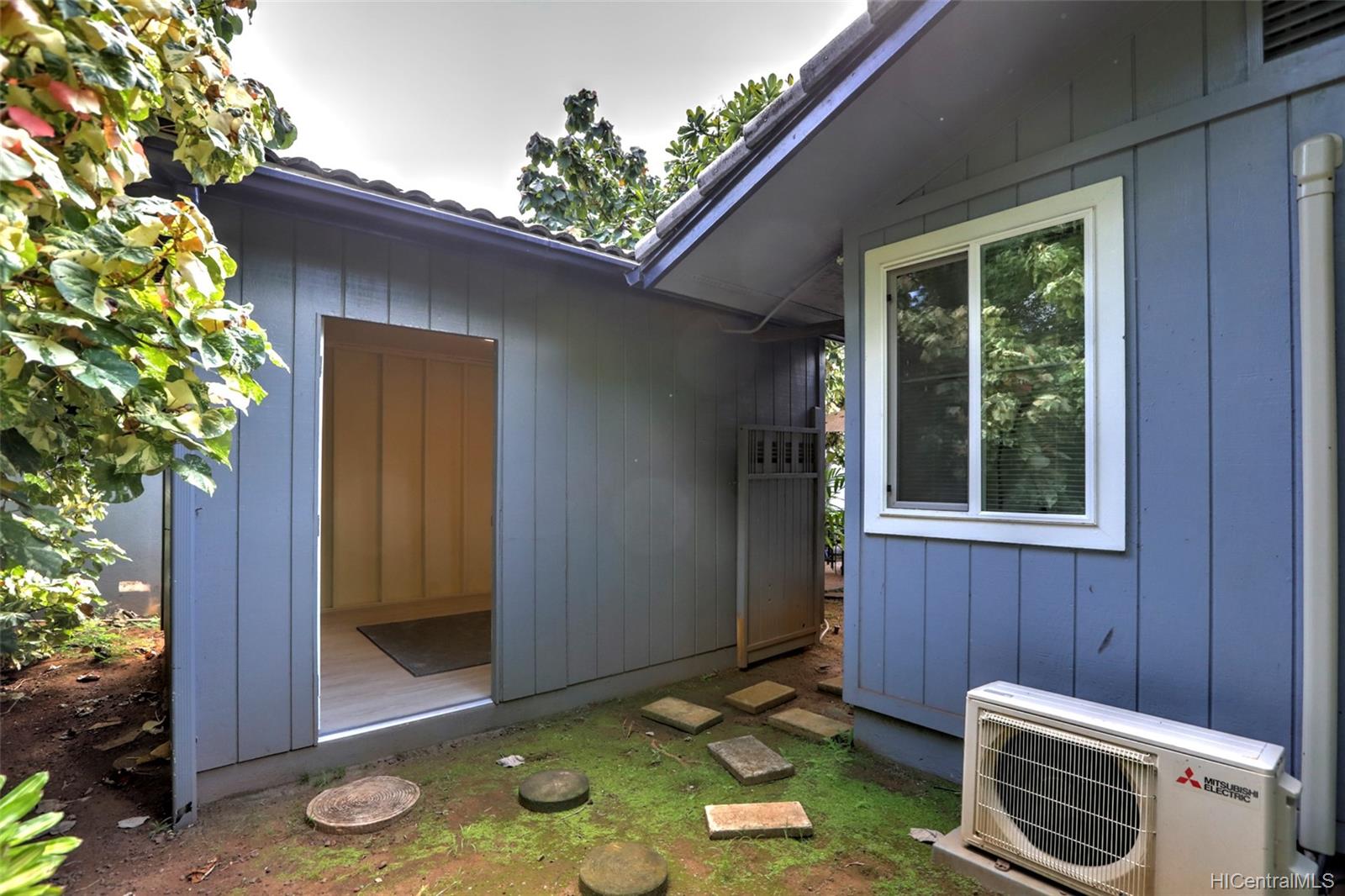 6 N Kalaheo Avenue