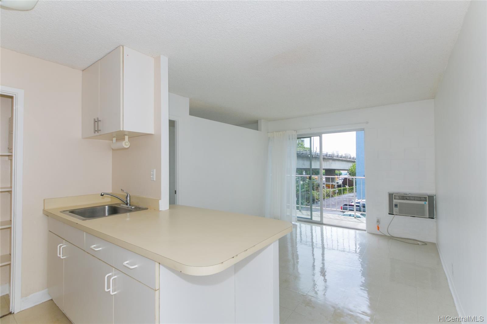 2873 S King Street  Unit 203