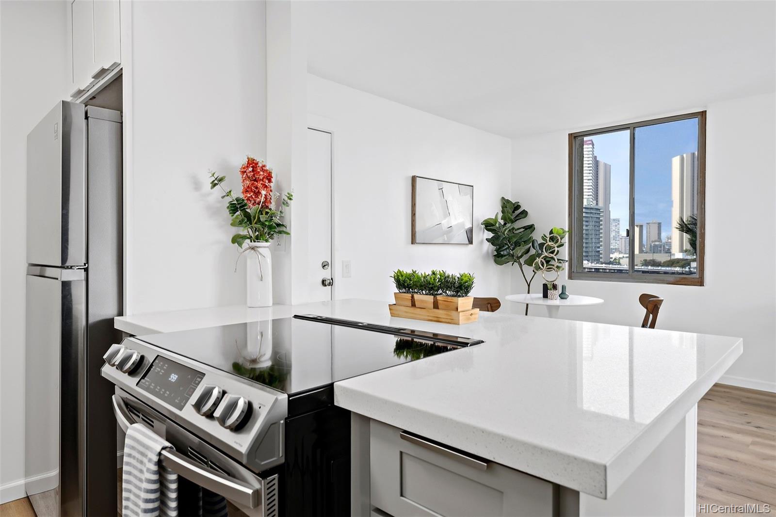 2740 Kuilei Street  Unit 706