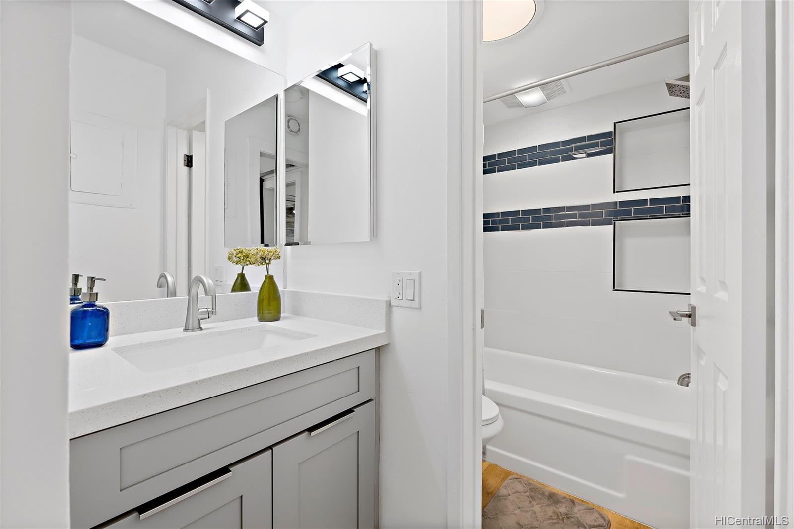 2740 Kuilei Street  Unit 706