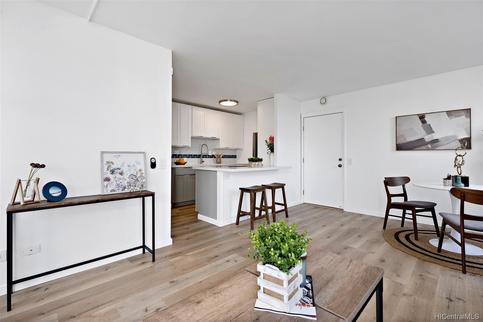 2740 Kuilei Street  Unit 706