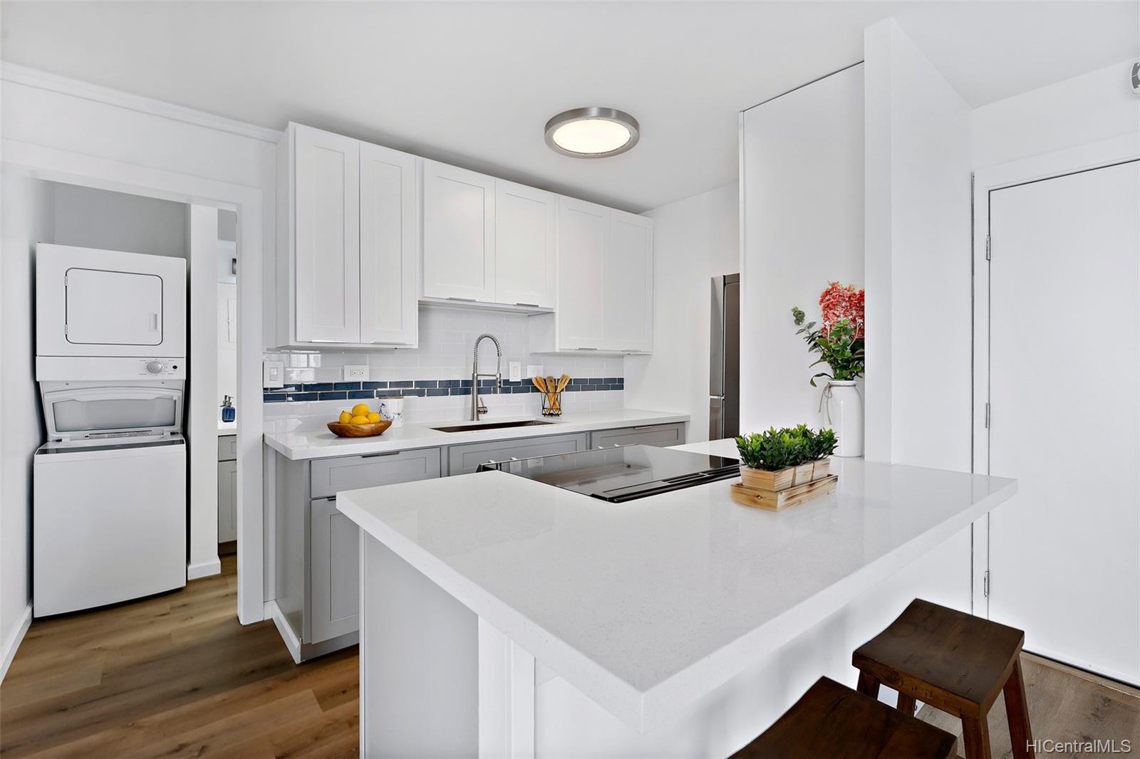 2740 Kuilei Street  Unit 706