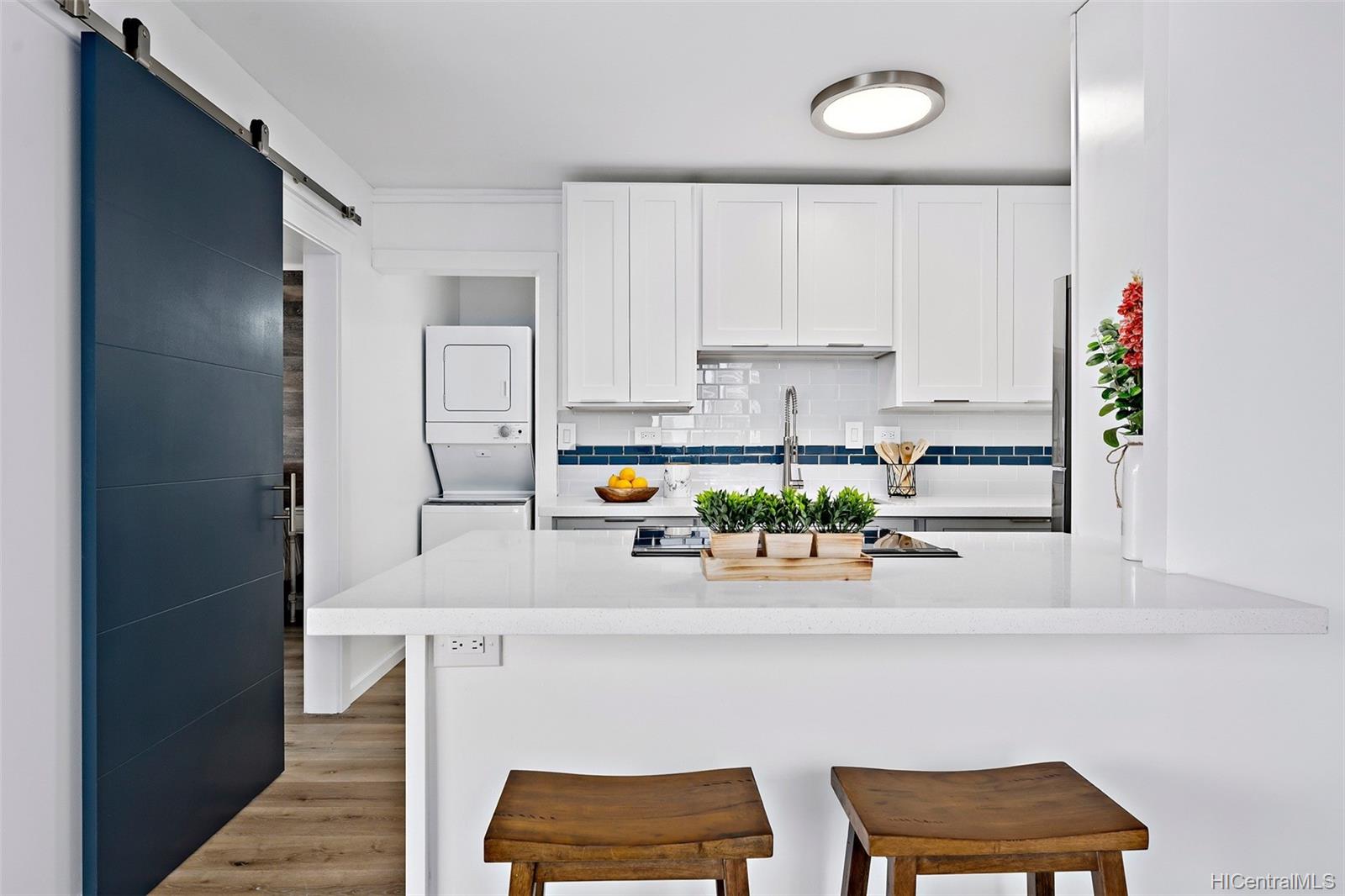 2740 Kuilei Street  Unit 706
