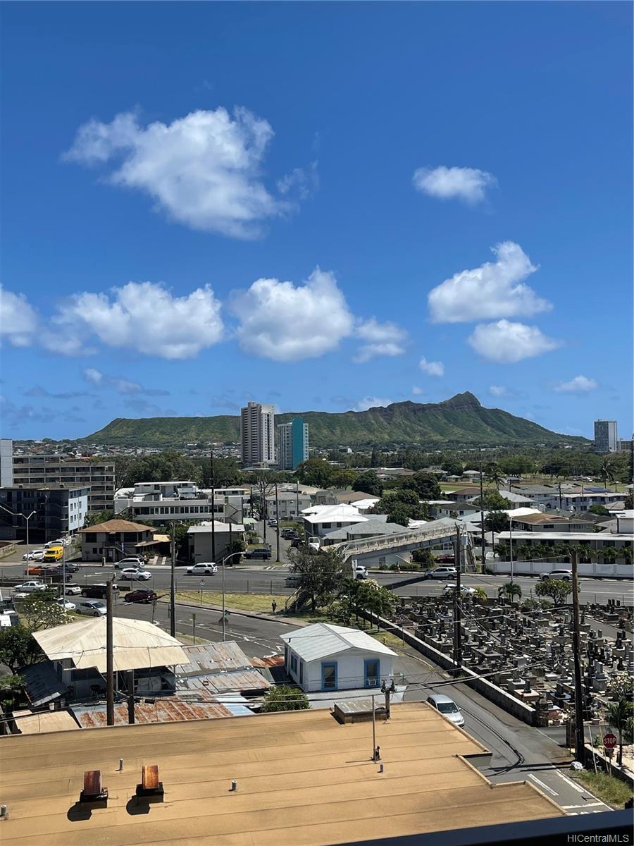 2754 Kuilei Street  Unit 704