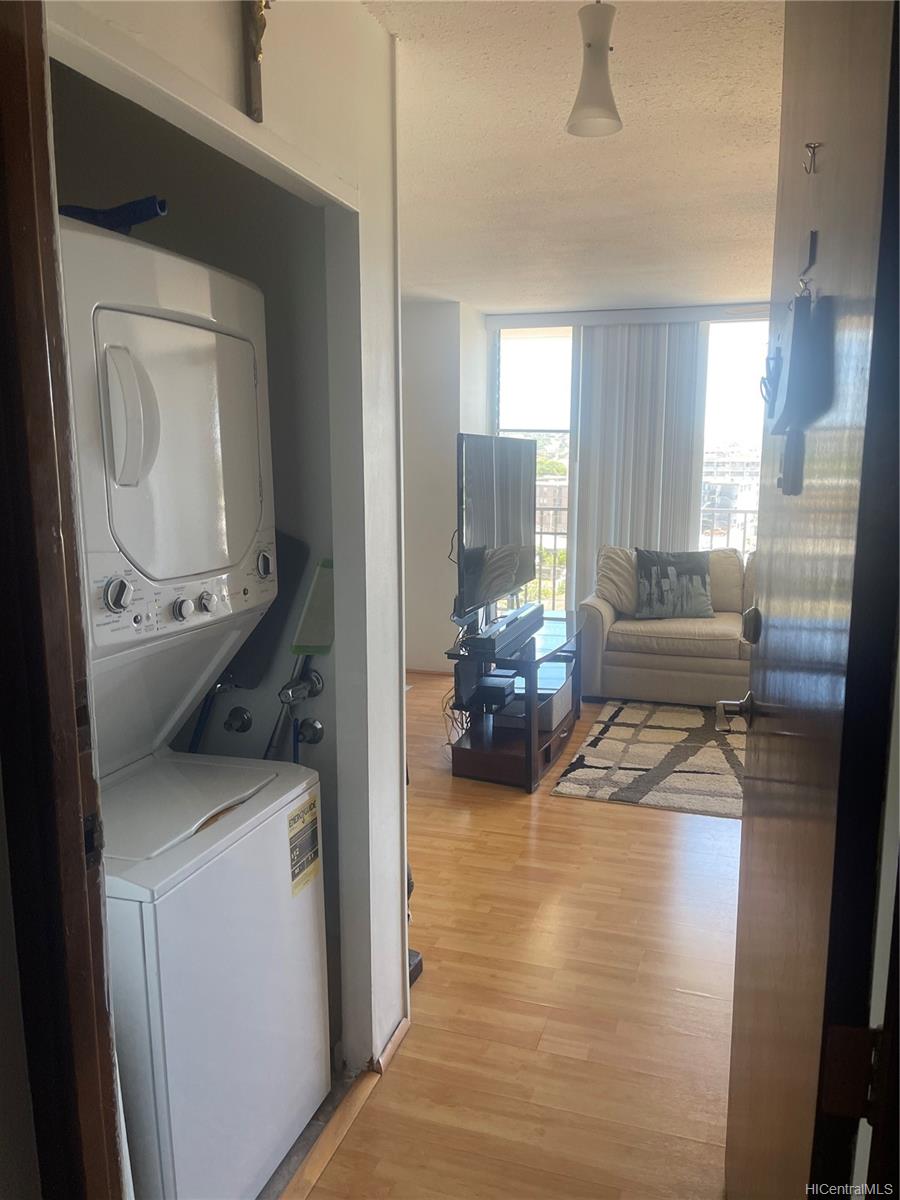 2754 Kuilei Street  Unit 704