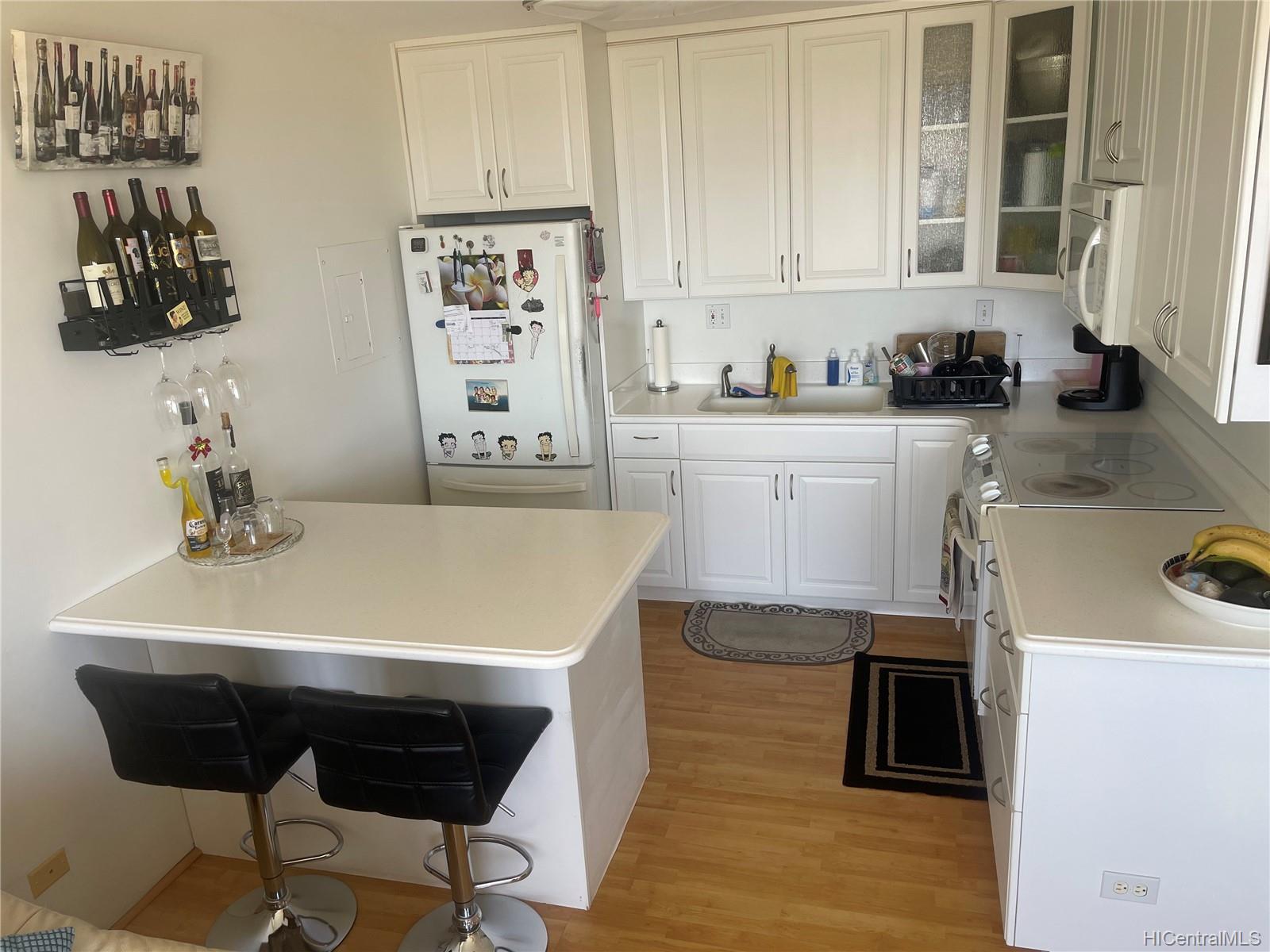 2754 Kuilei Street  Unit 704