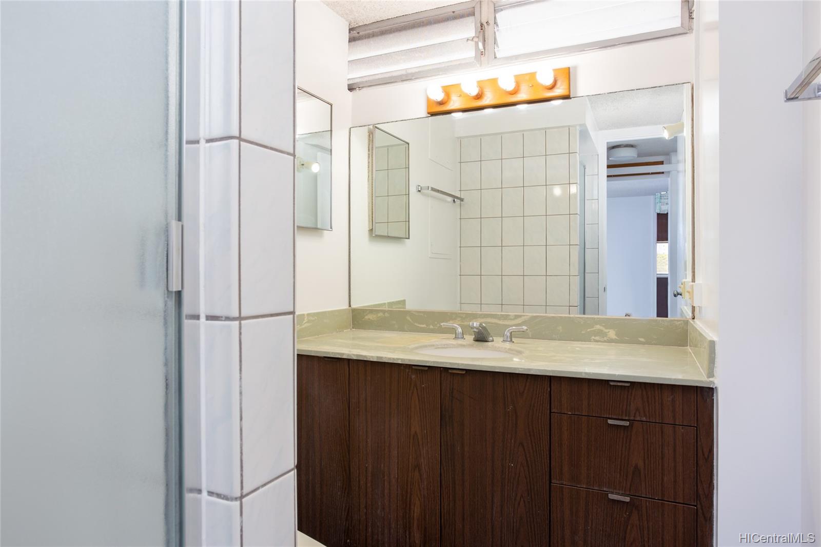1325 Wilder Avenue  Unit 5 - Makai