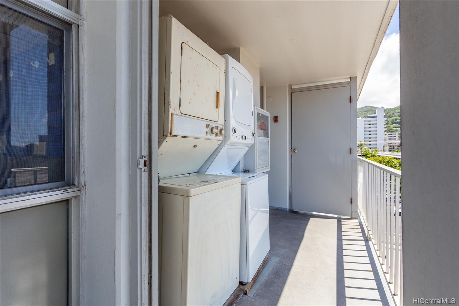 1325 Wilder Avenue  Unit 5 - Makai