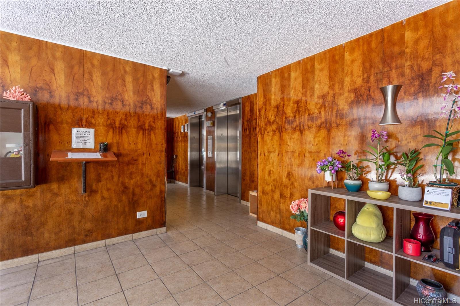 1325 Wilder Avenue  Unit 5 - Makai