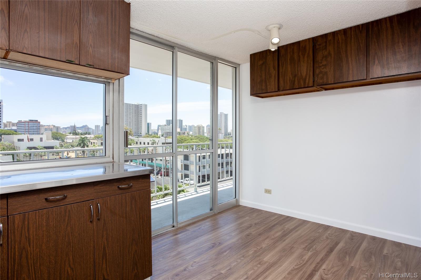 1325 Wilder Avenue  Unit 5 - Makai