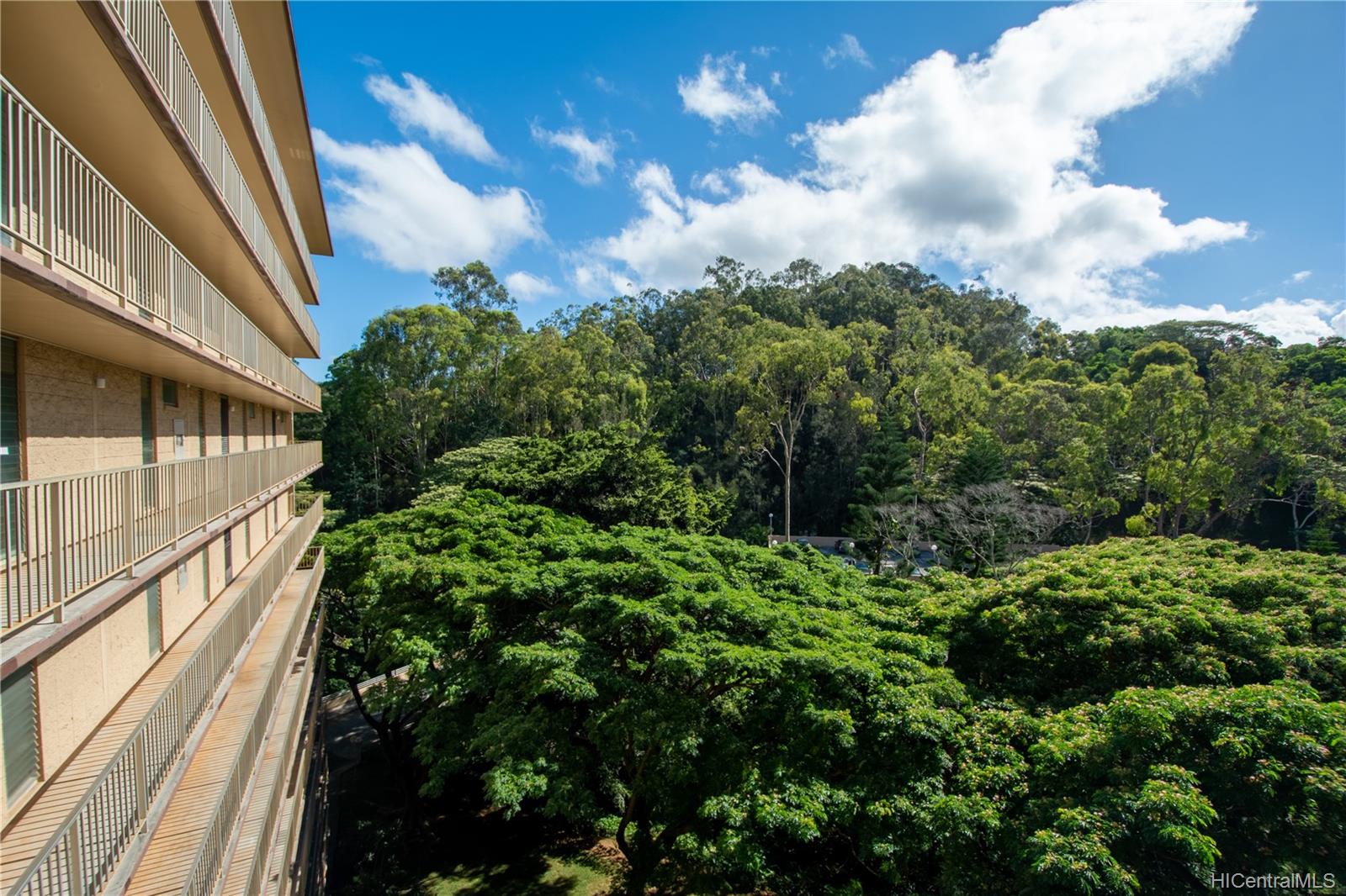 Waikalani Woodlands 95273 Waikalani Drive Unit D901 Mililani HI 96789