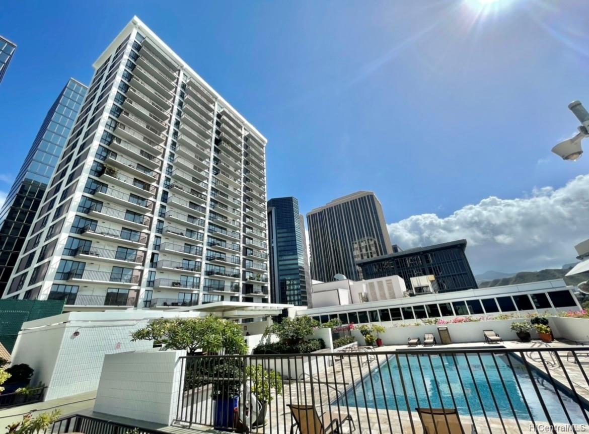 225 Queen Street  Unit 14A