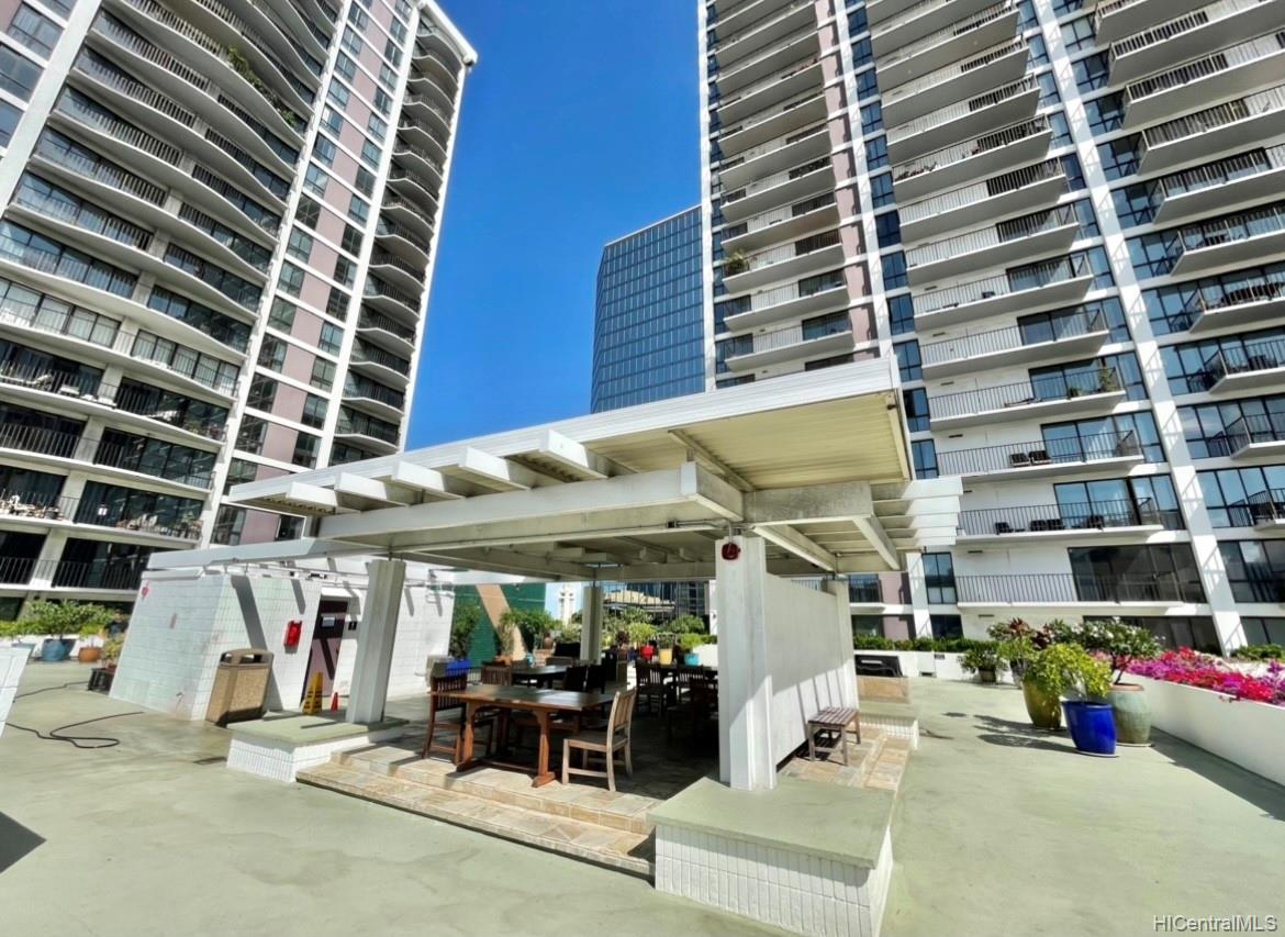 225 Queen Street Unit 14A 225 Queen Street Unit 14A