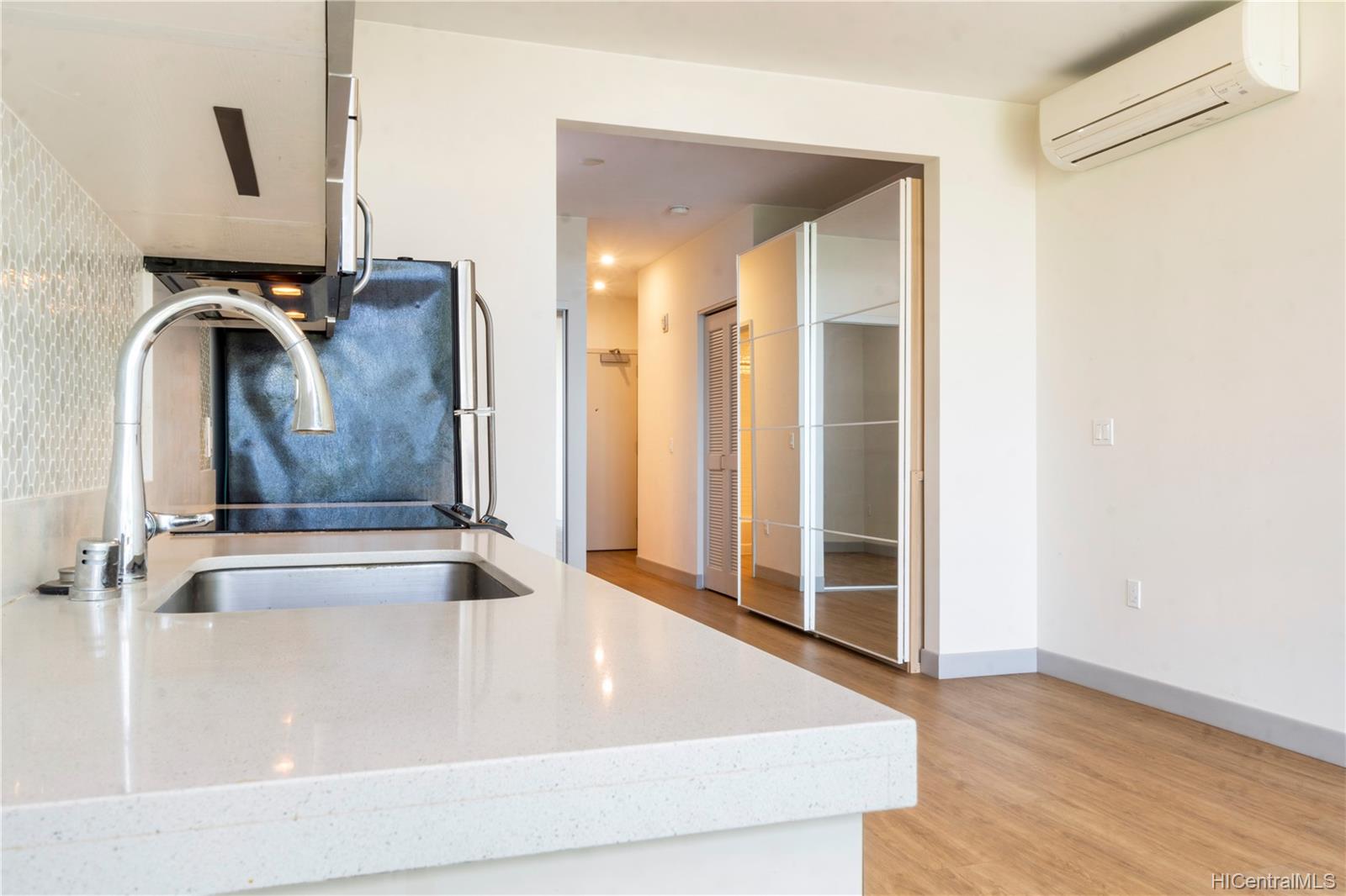 610 Ala Moana Boulevard  Unit M206