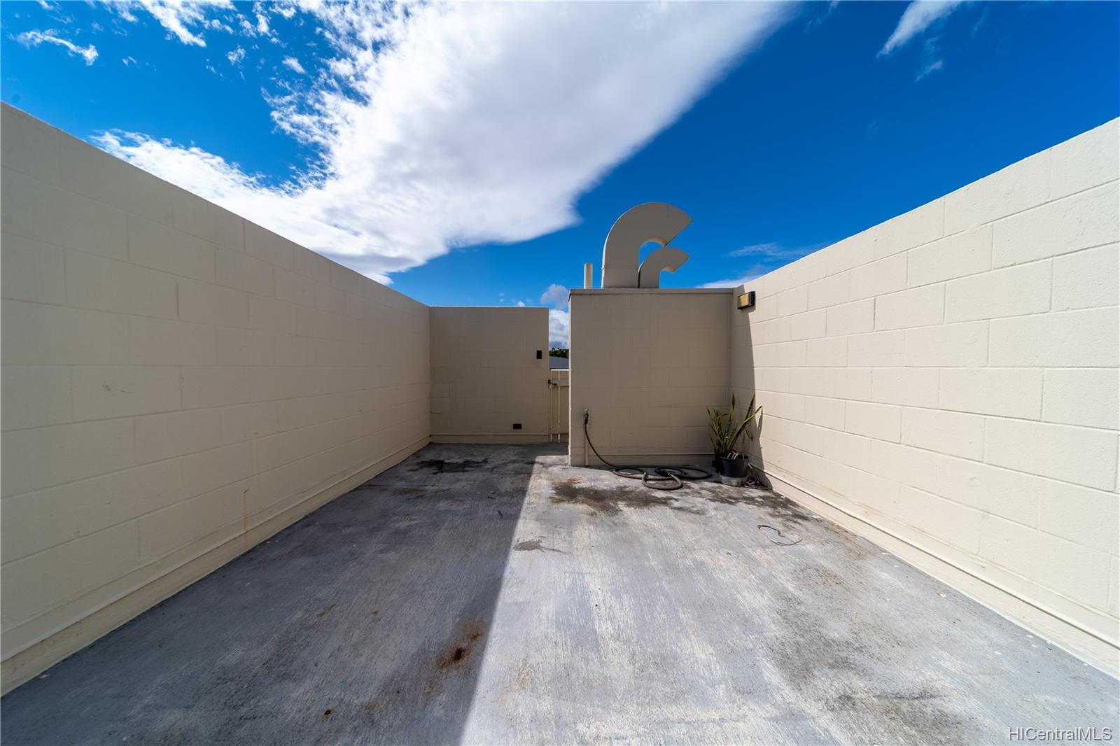 Miller Terrace 502 Captain Cook Avenue Unit 202 Honolulu HI 96813 sold