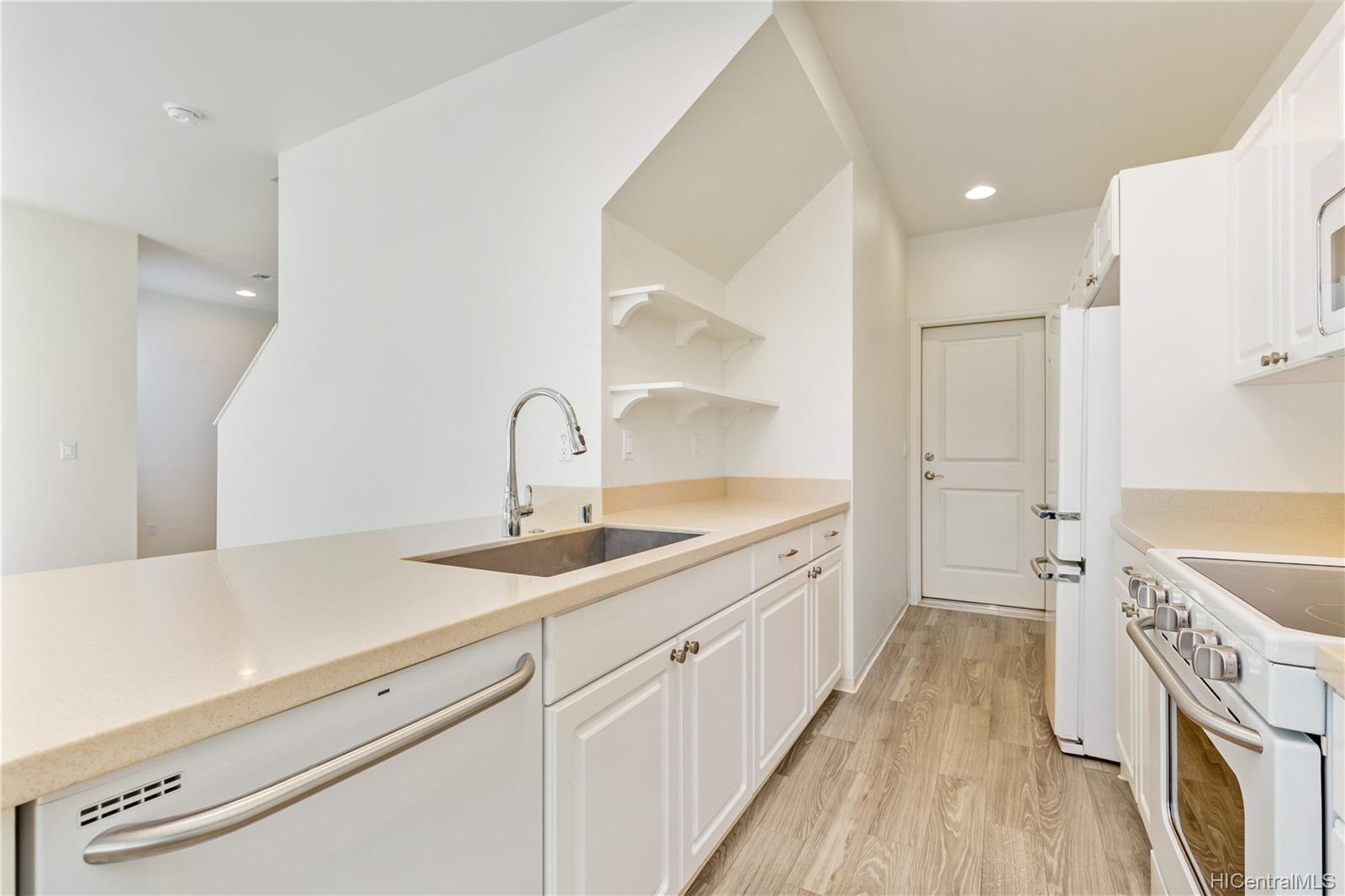 91-6221 Kapolei Parkway  Unit 430