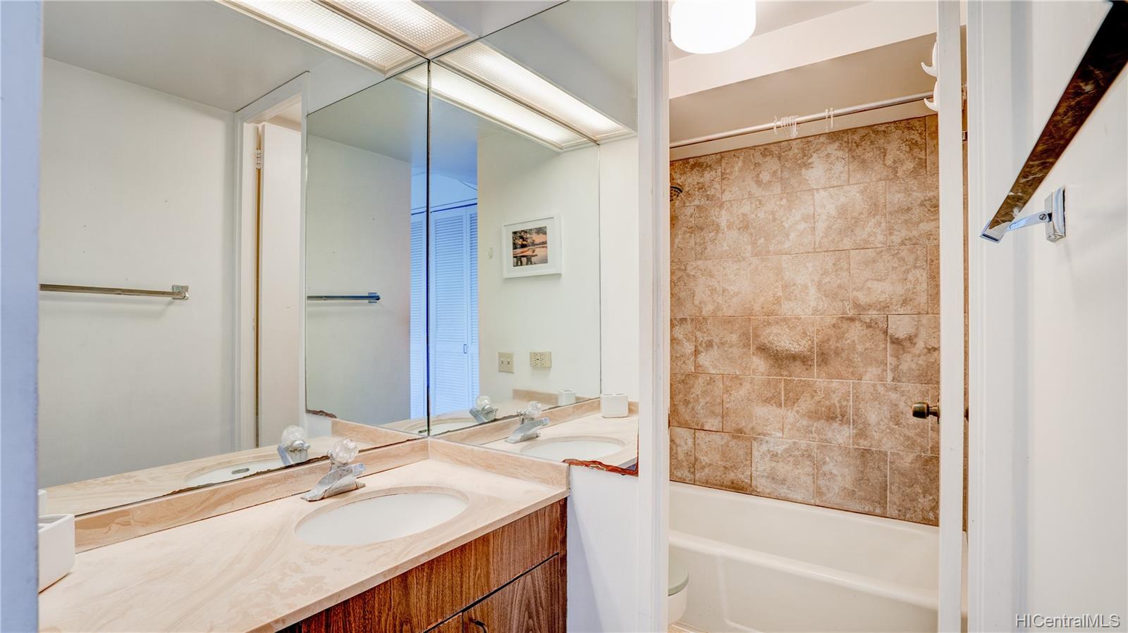 225 Queen Street  Unit 20D