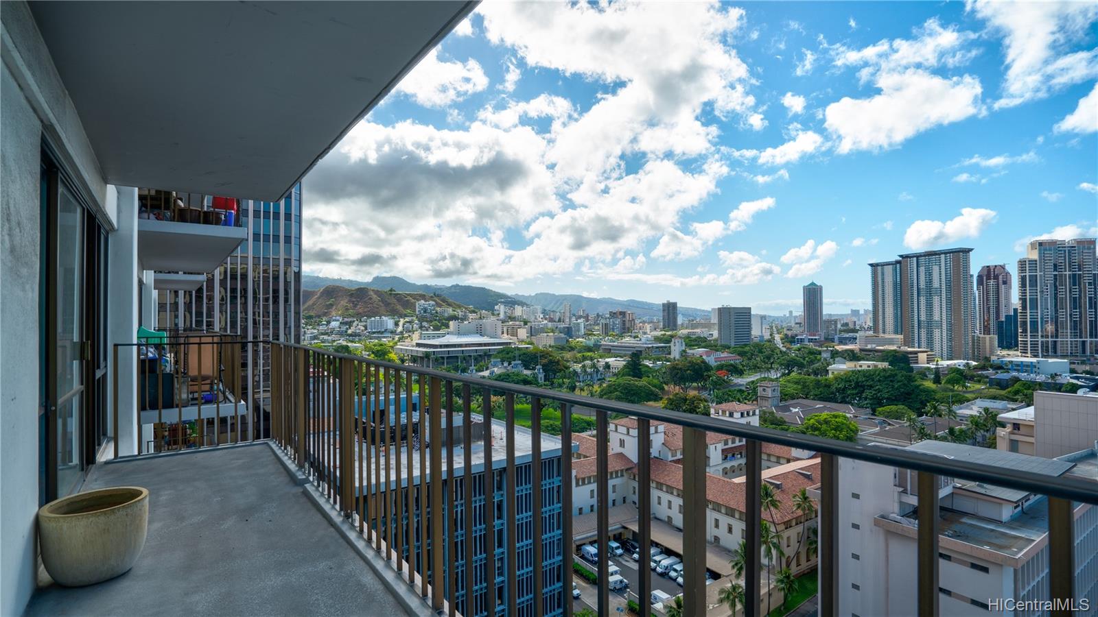 225 Queen Street  Unit 20D
