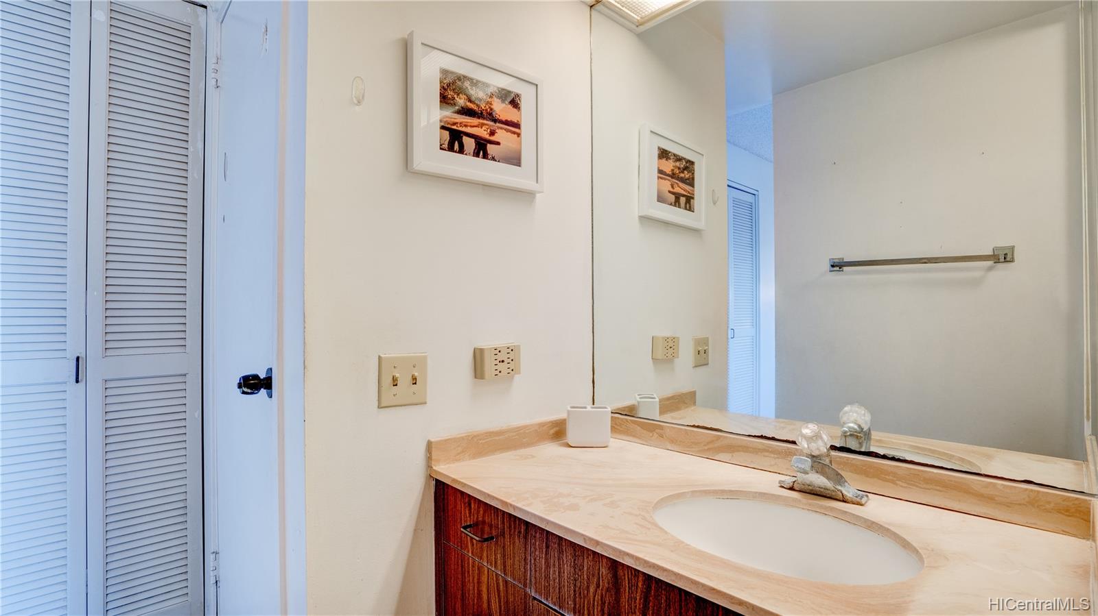 225 Queen Street  Unit 20D