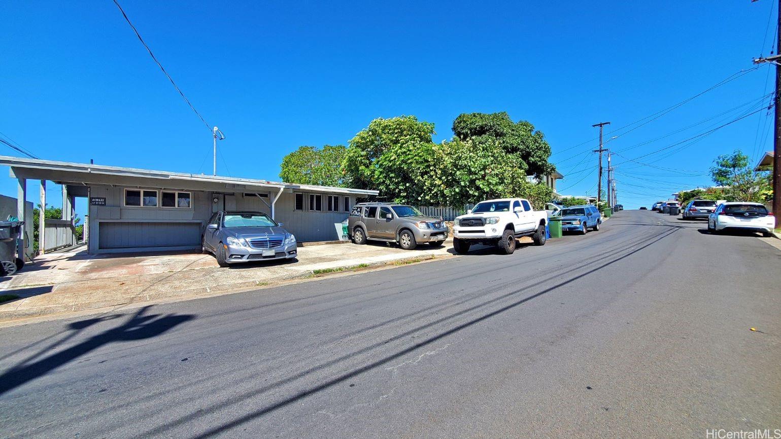 1122 Wanaka Street Honolulu HI 96818 listed 08302021