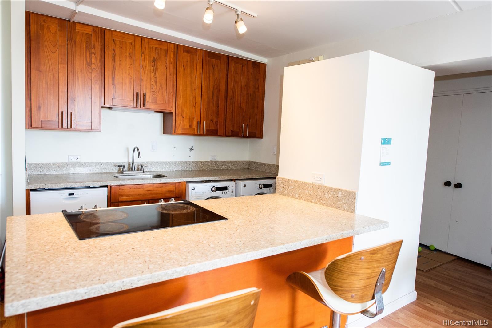 2333 Kapiolani Boulevard  Unit 814