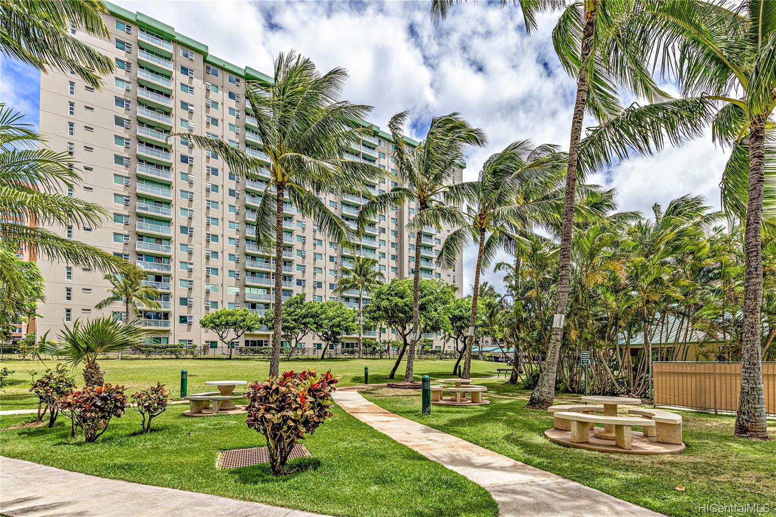 3009 Ala Makahala Place  Unit 213