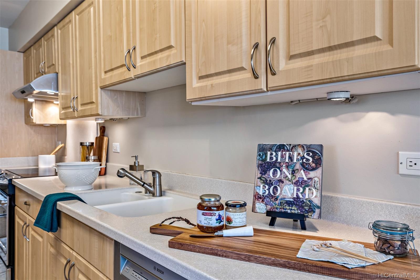 3003 Kalakaua Avenue  Unit 7B