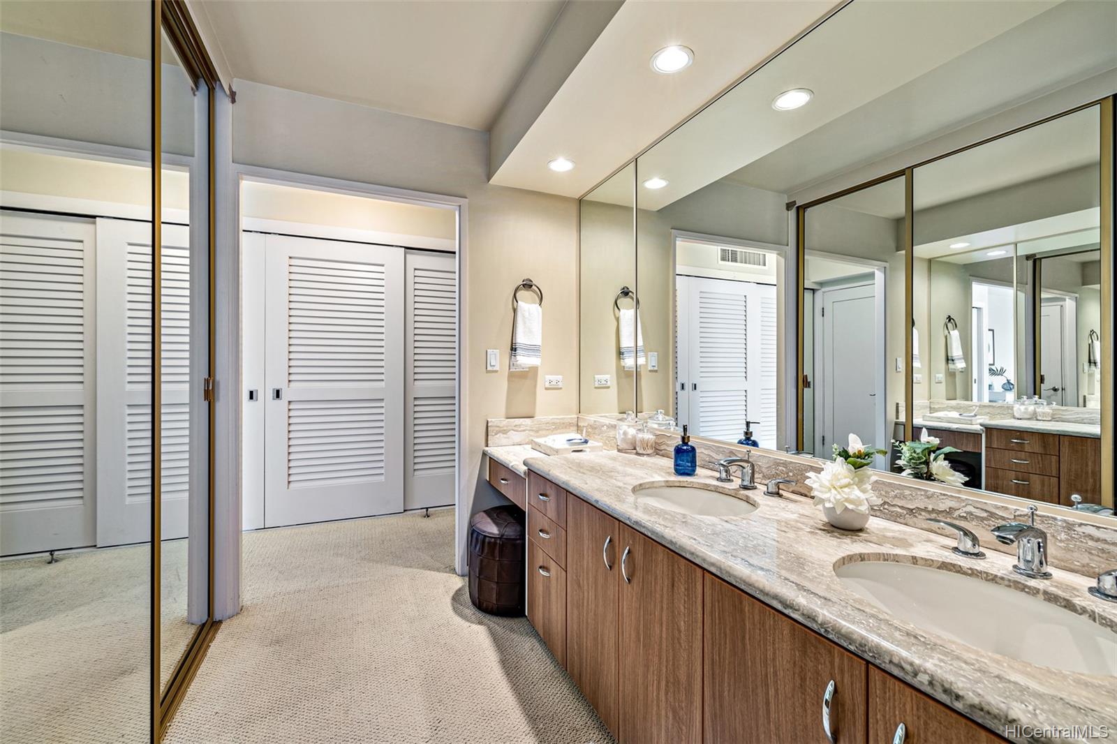 3003 Kalakaua Avenue  Unit 7B