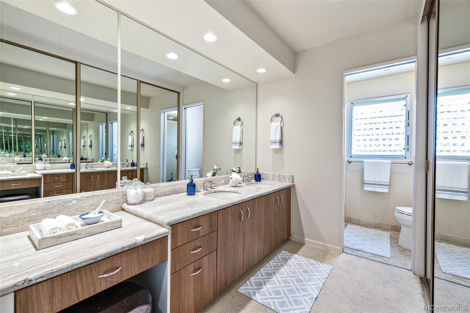 3003 Kalakaua Avenue  Unit 7B