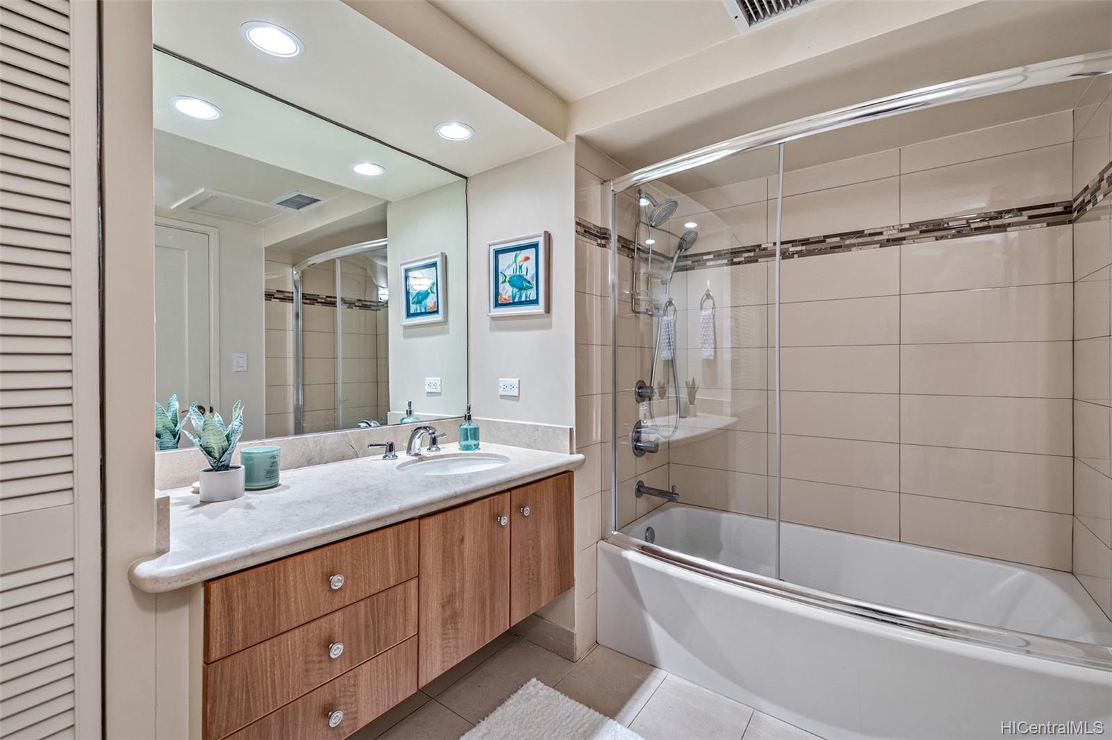 3003 Kalakaua Avenue  Unit 7B