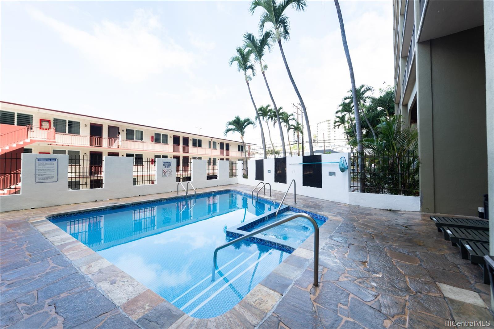 Makiki Plaza 1561 Pensacola Street Unit 1404 Honolulu HI 96822 sold on