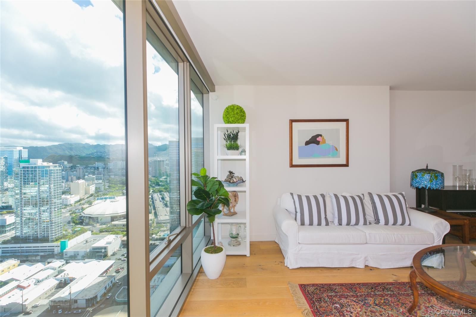 1001 Queen Street  Unit 3403