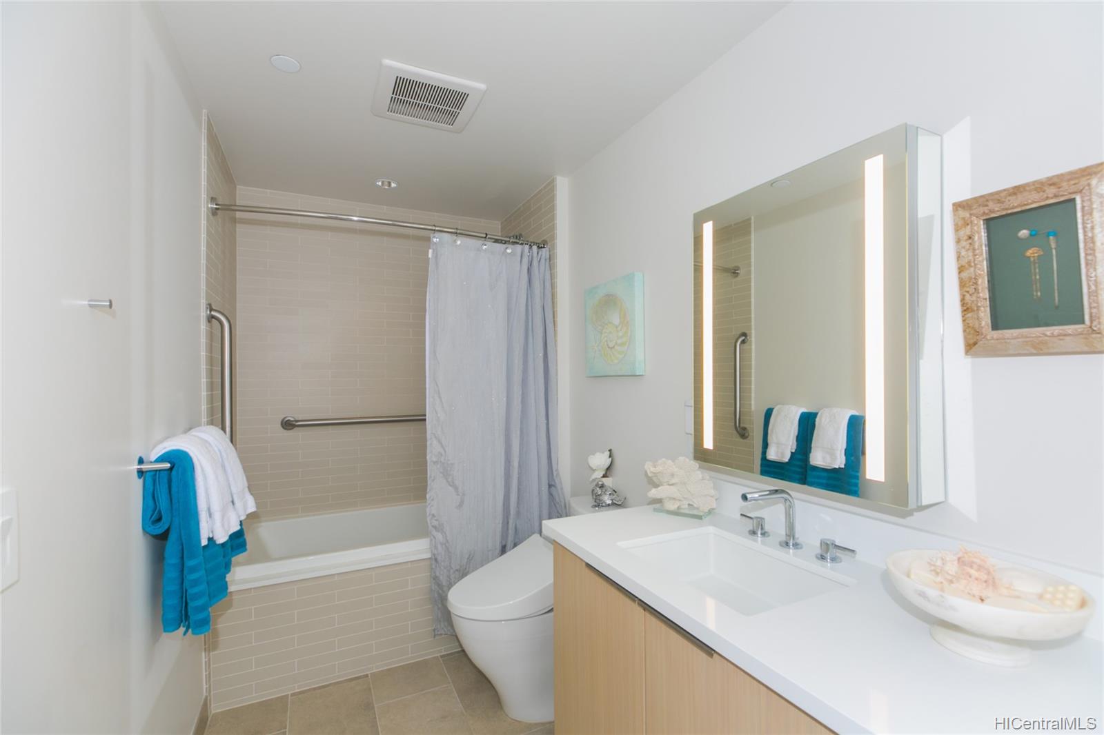 1001 Queen Street  Unit 3403