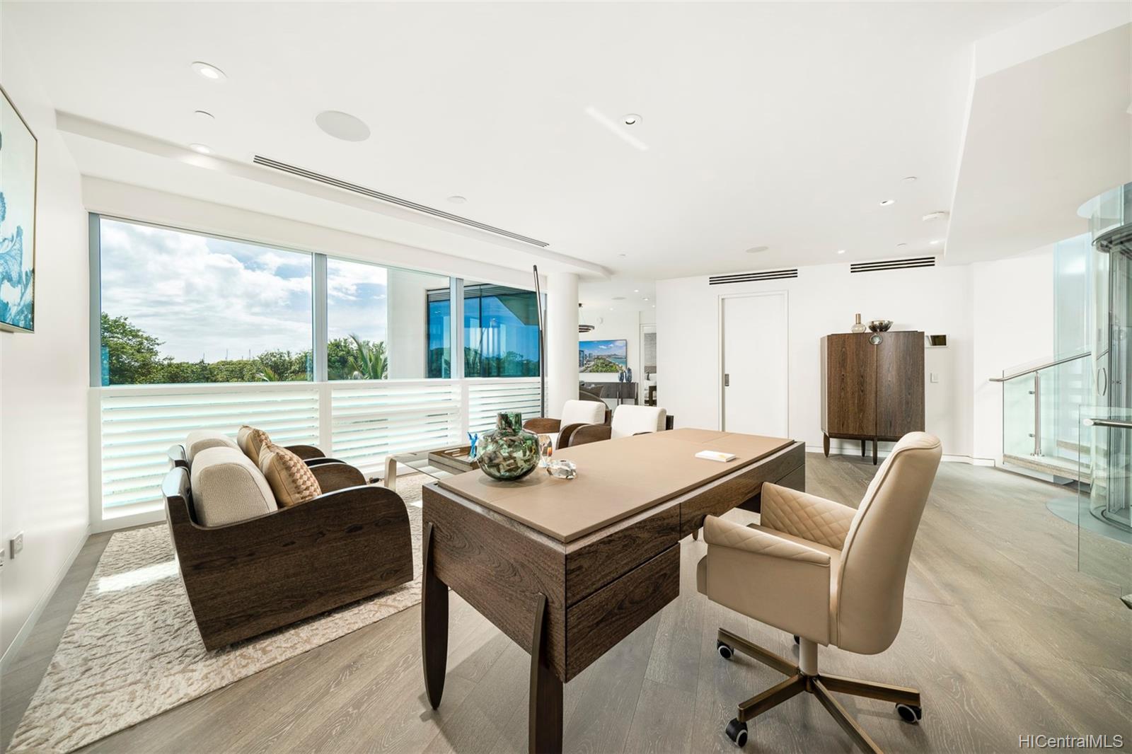 1118 Ala Moana Boulevard  Unit Villa 1/6
