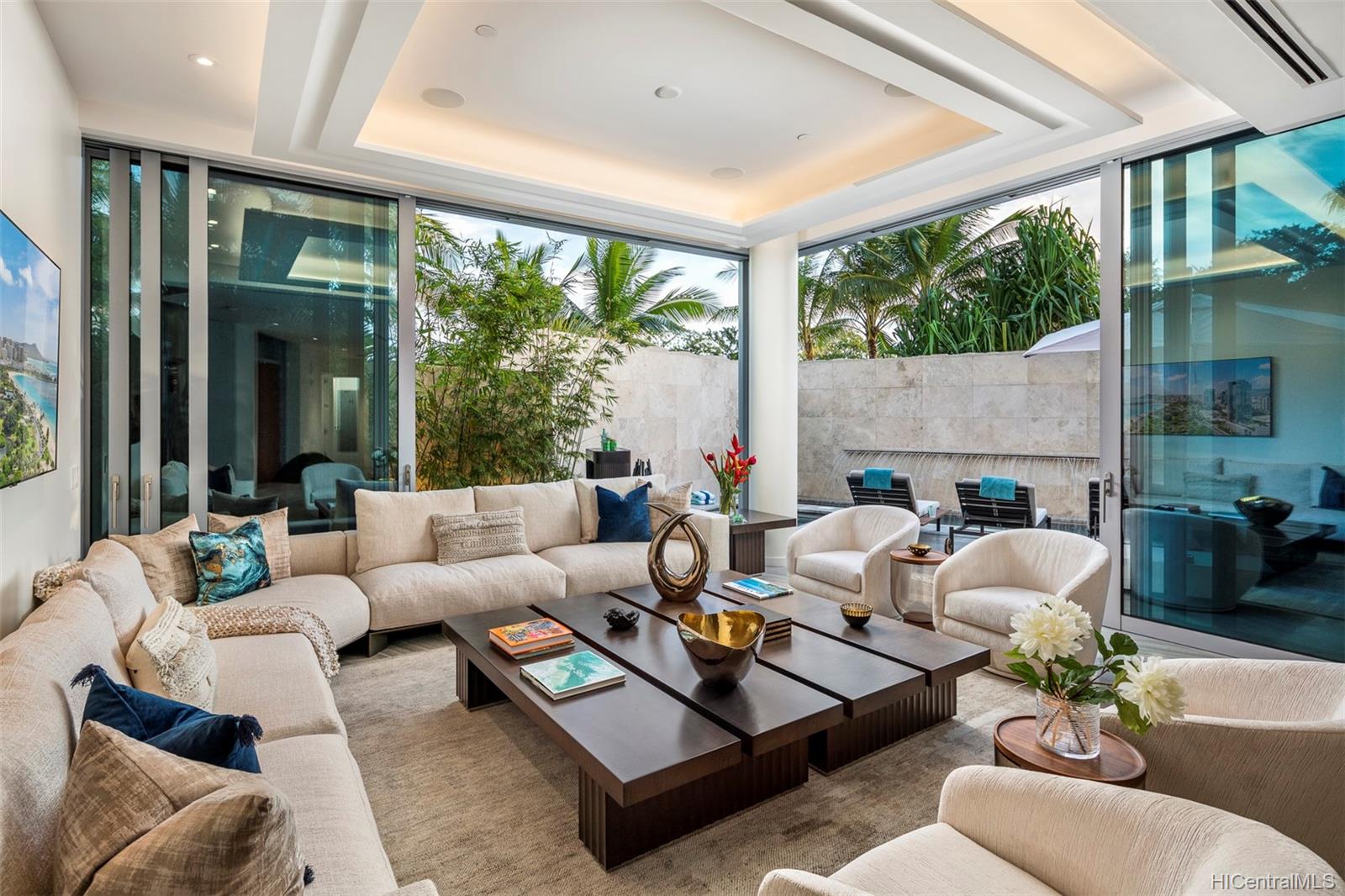 1118 Ala Moana Boulevard  Unit Villa 1/6