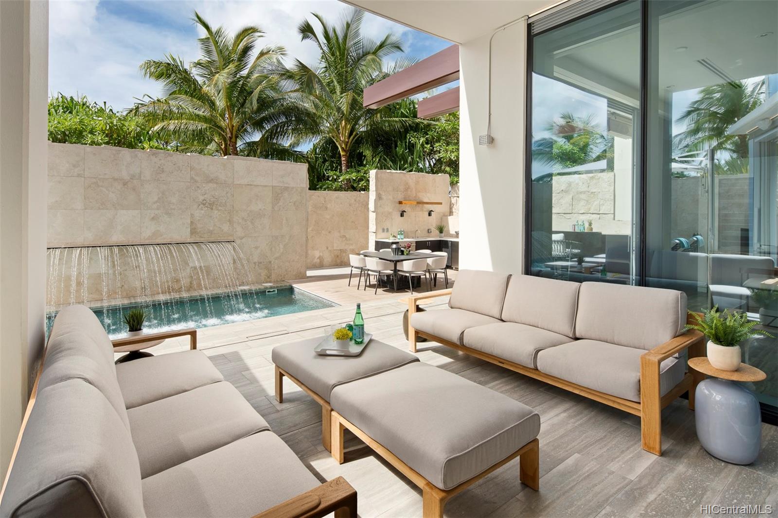1118 Ala Moana Boulevard  Unit Villa 1/6
