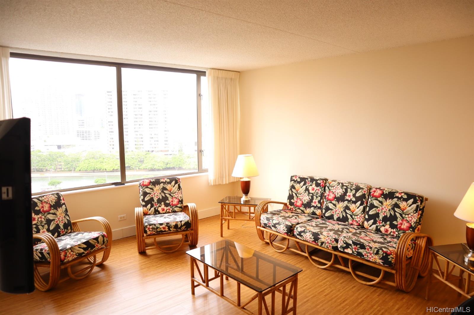 411 Hobron Lane  Unit 1512