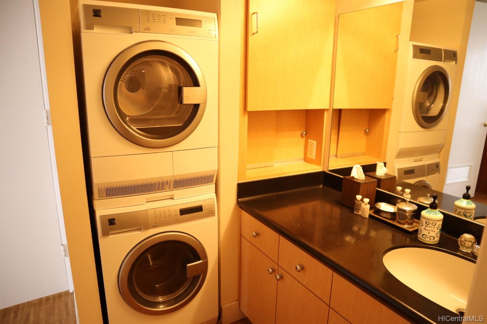 411 Hobron Lane  Unit 1512