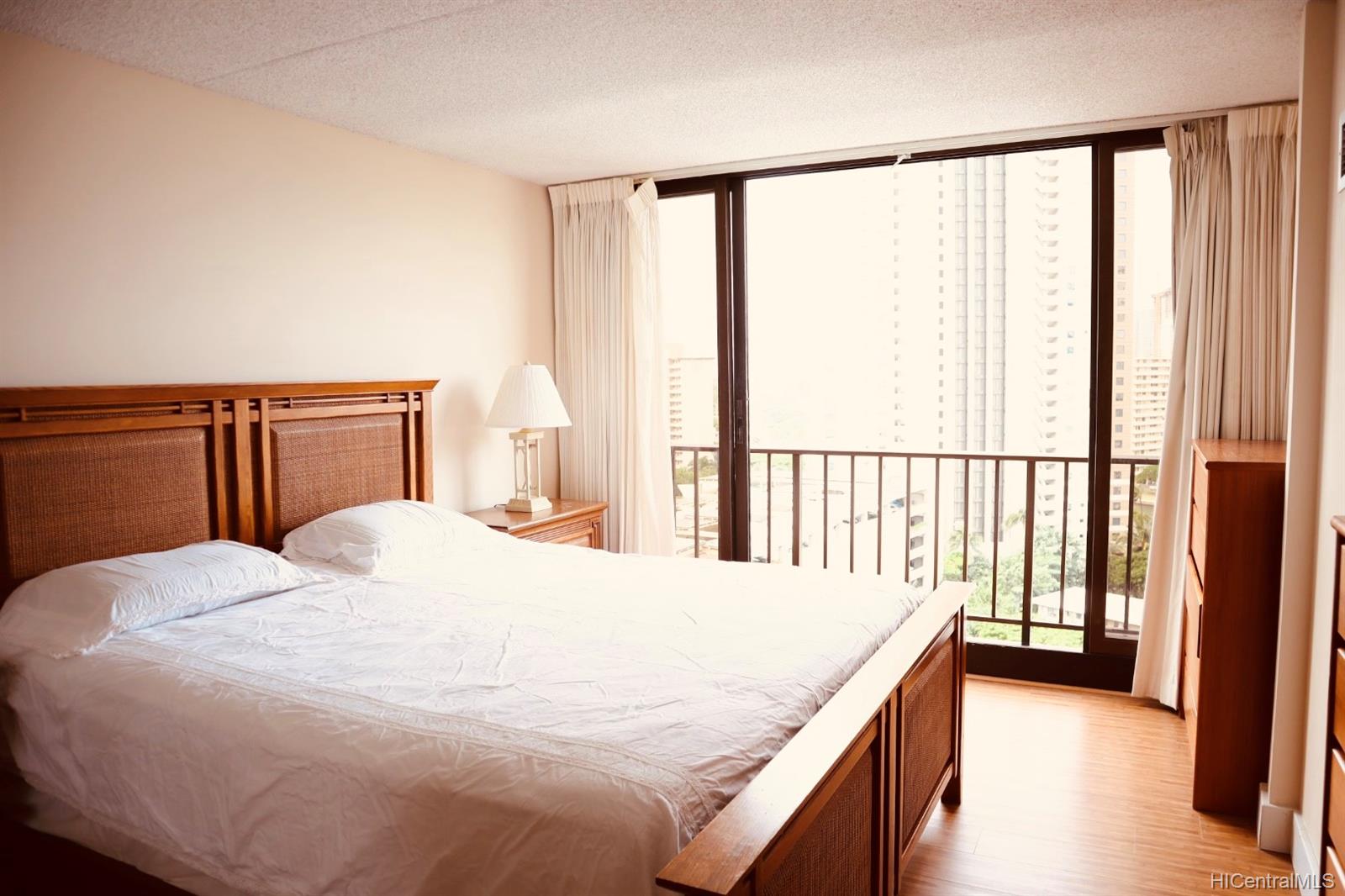411 Hobron Lane  Unit 1512