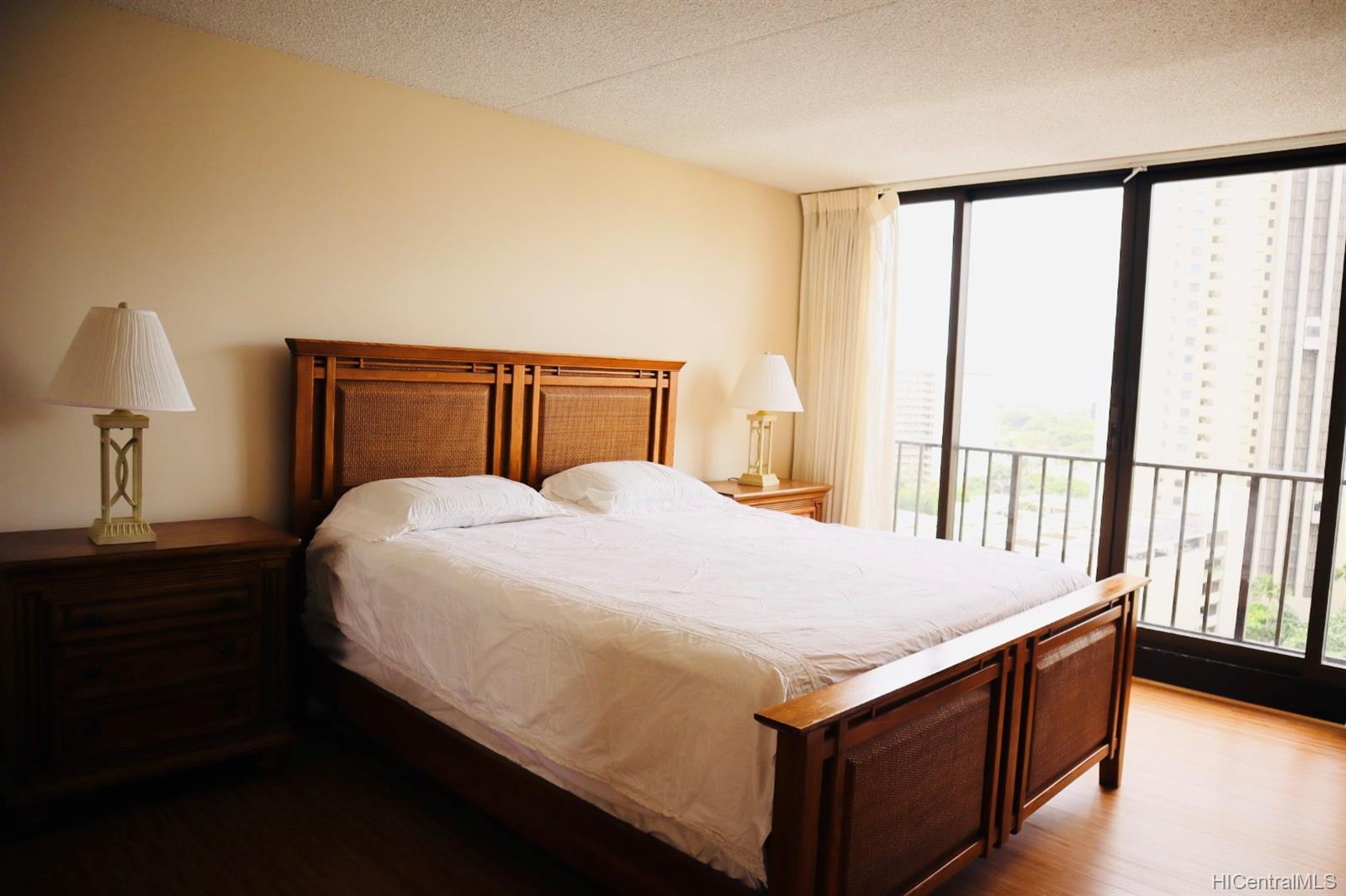 411 Hobron Lane  Unit 1512