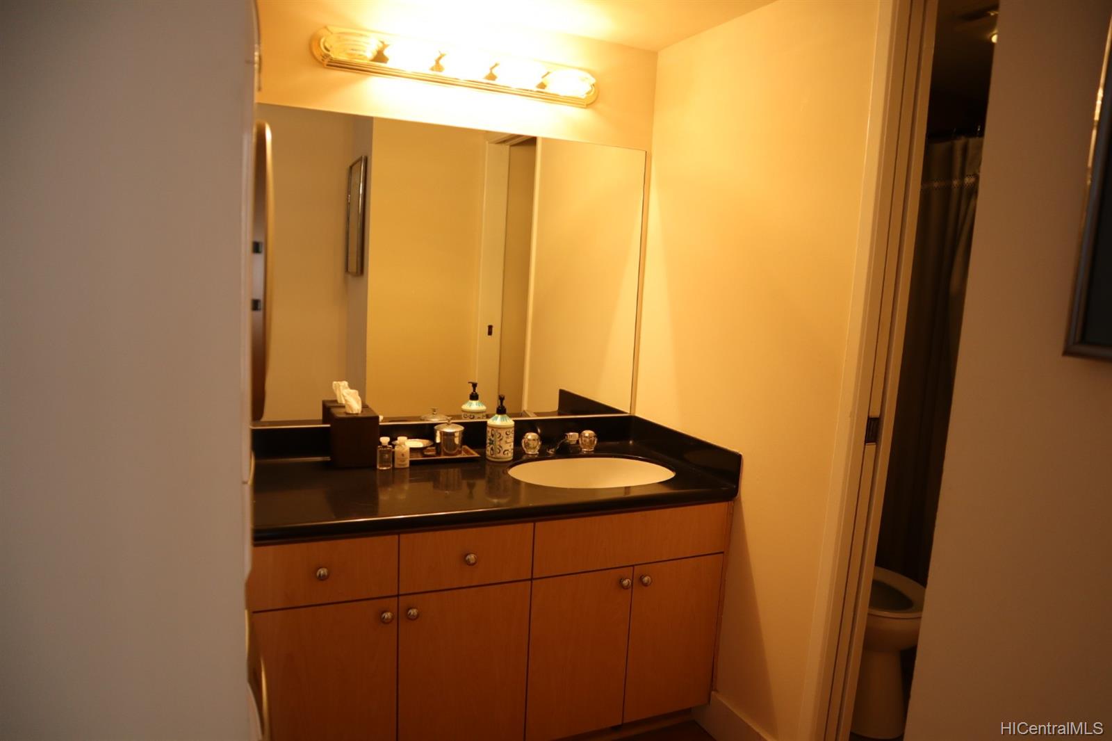 411 Hobron Lane  Unit 1512