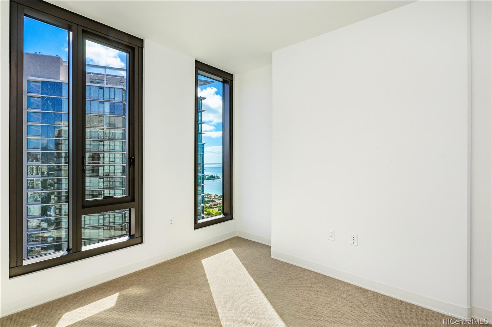 987 Queen Street  Unit 3702